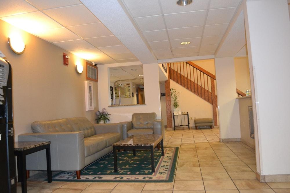 Hotel Super 8 By Wyndham Germantown/Milwaukee Extérieur photo