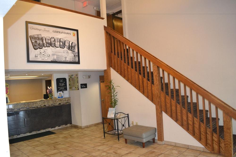 Hotel Super 8 By Wyndham Germantown/Milwaukee Extérieur photo