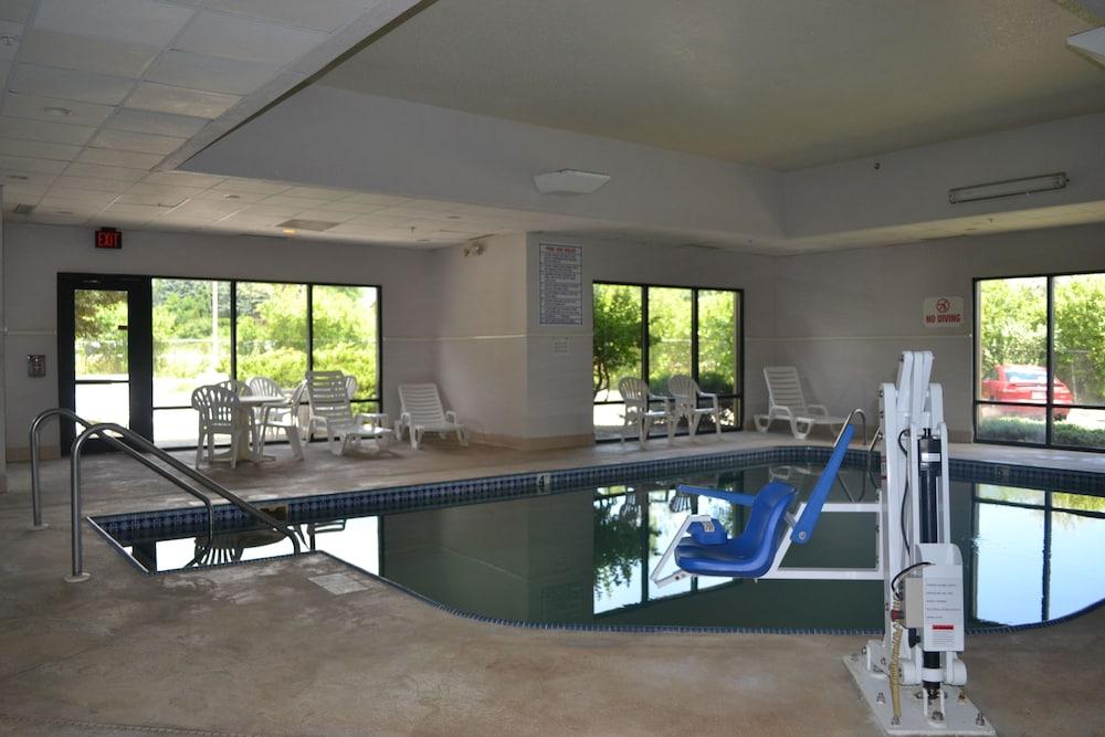 Hotel Super 8 By Wyndham Germantown/Milwaukee Extérieur photo