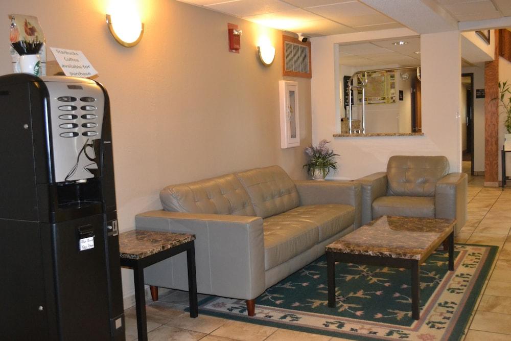 Hotel Super 8 By Wyndham Germantown/Milwaukee Extérieur photo